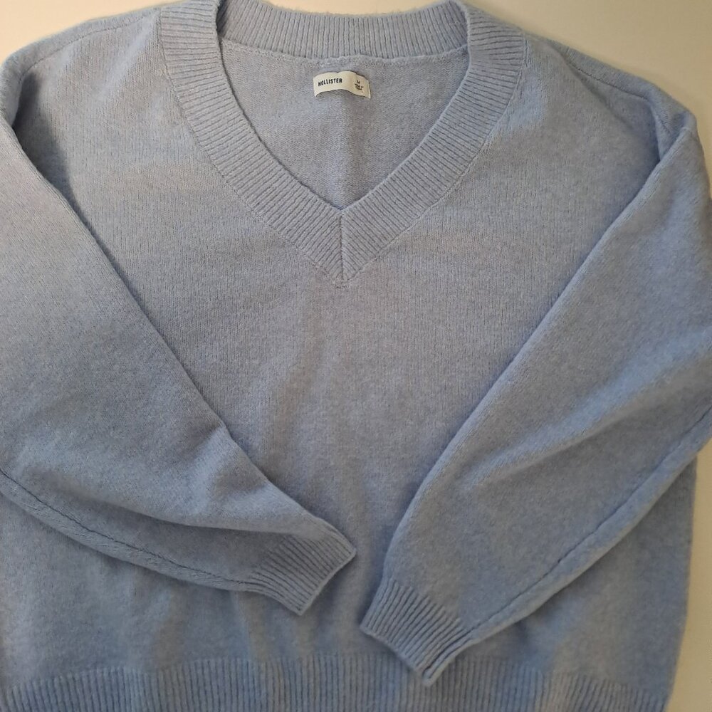 Hollister Vneck Sweater